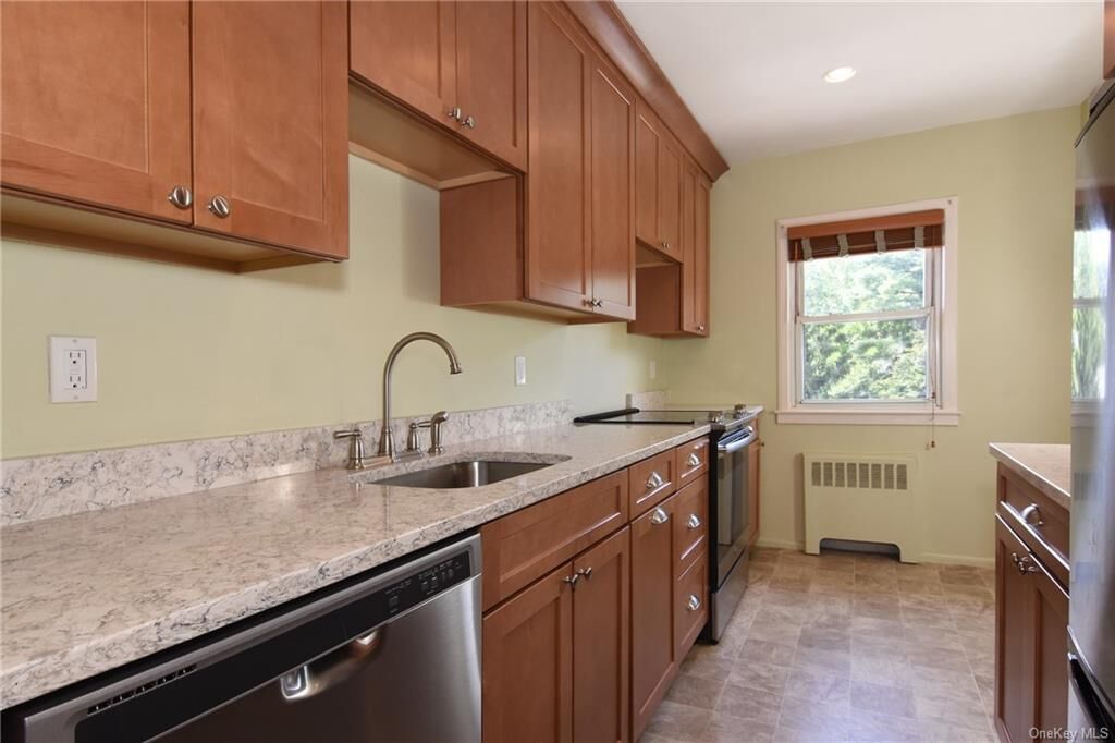 Property Photo: 140 N Broadway S-4 NY 10533