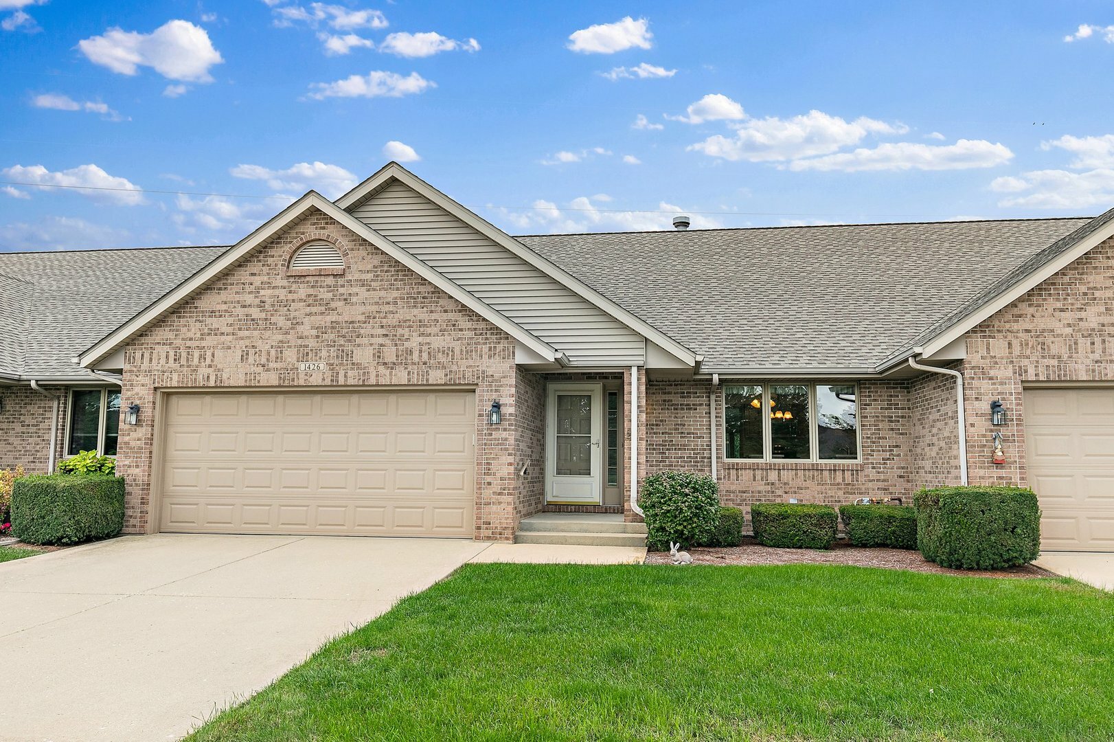 Property Photo:  1426 Adrienne Circle  IL 60178 