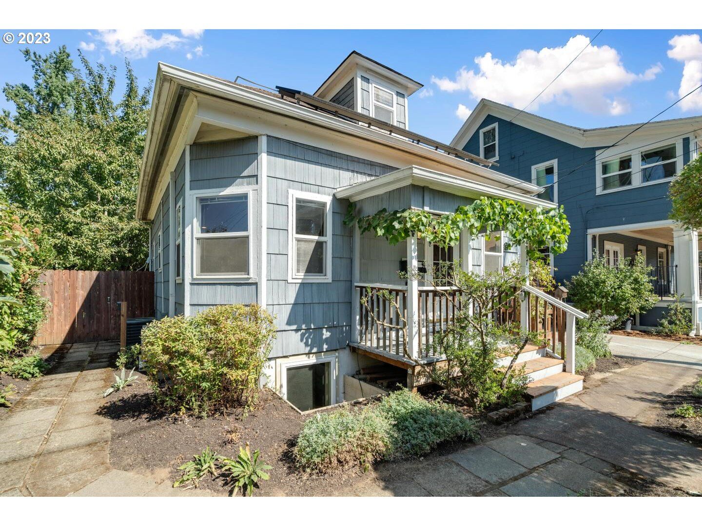 Property Photo: 8017 N Willamette Blvd OR 97203