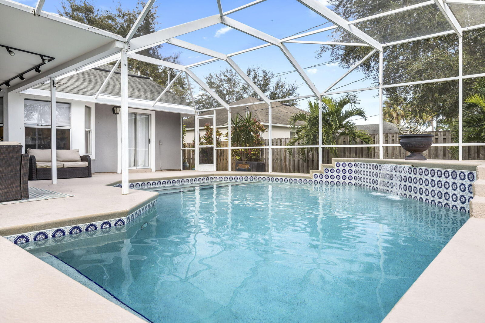 Property Photo: 1120 SW Abbey Avenue FL 34953