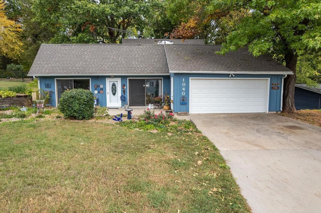Property Photo:  1040 Crestview Circle  WI 53913 