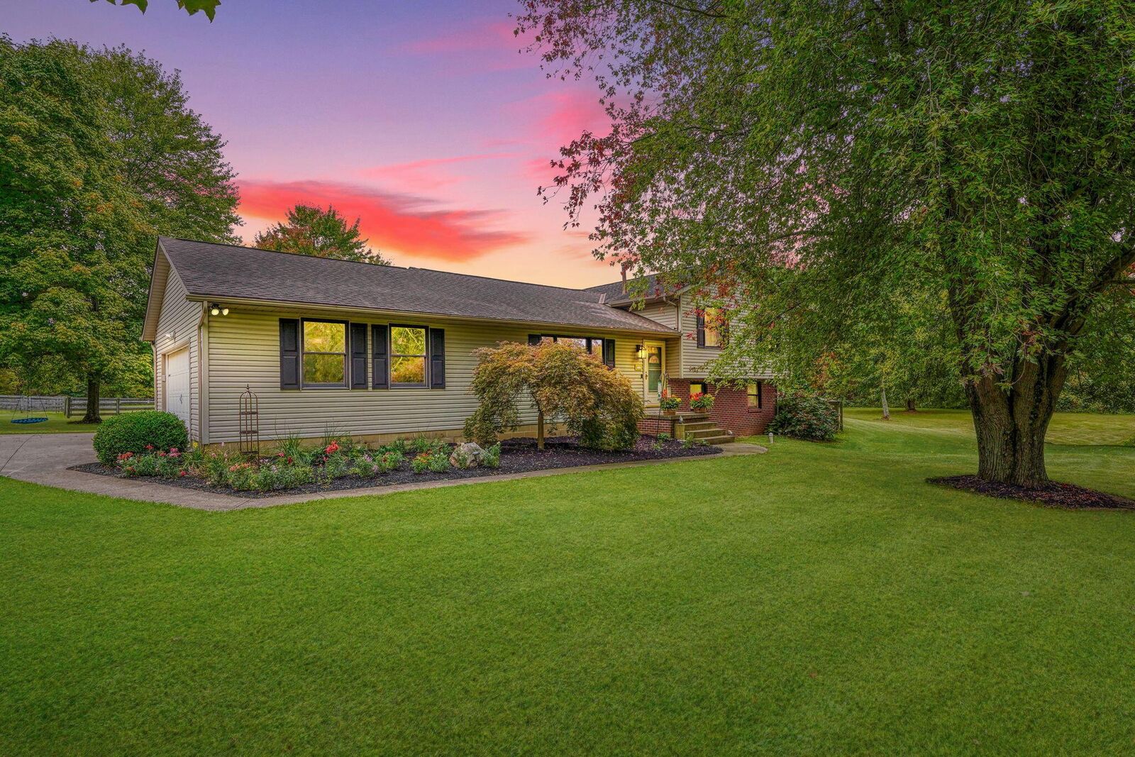 Property Photo:  2900 N Old State Road  OH 43015 