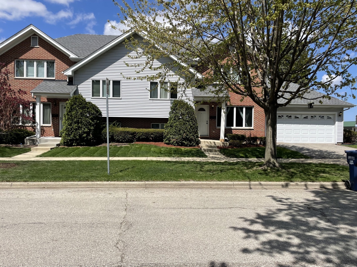 Property Photo:  9 Richmond Avenue  IL 60526 