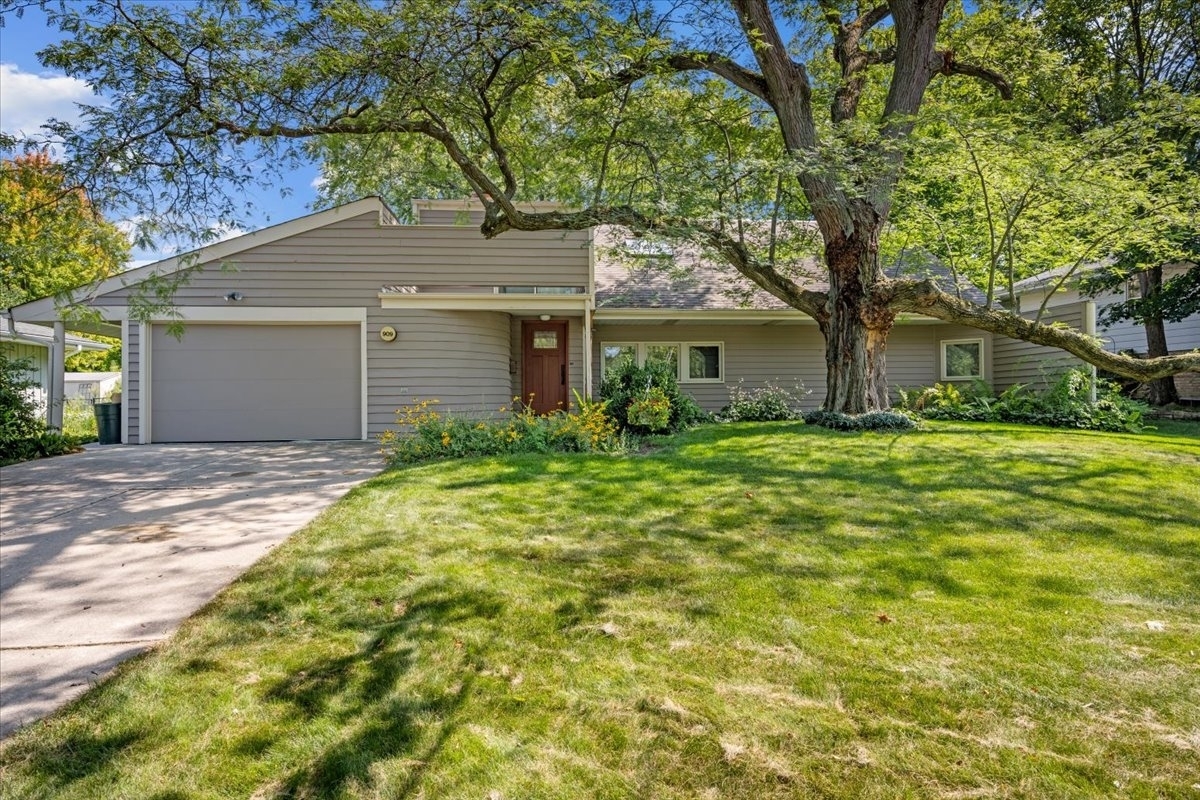 Property Photo:  909 Gamon Road  IL 60189 