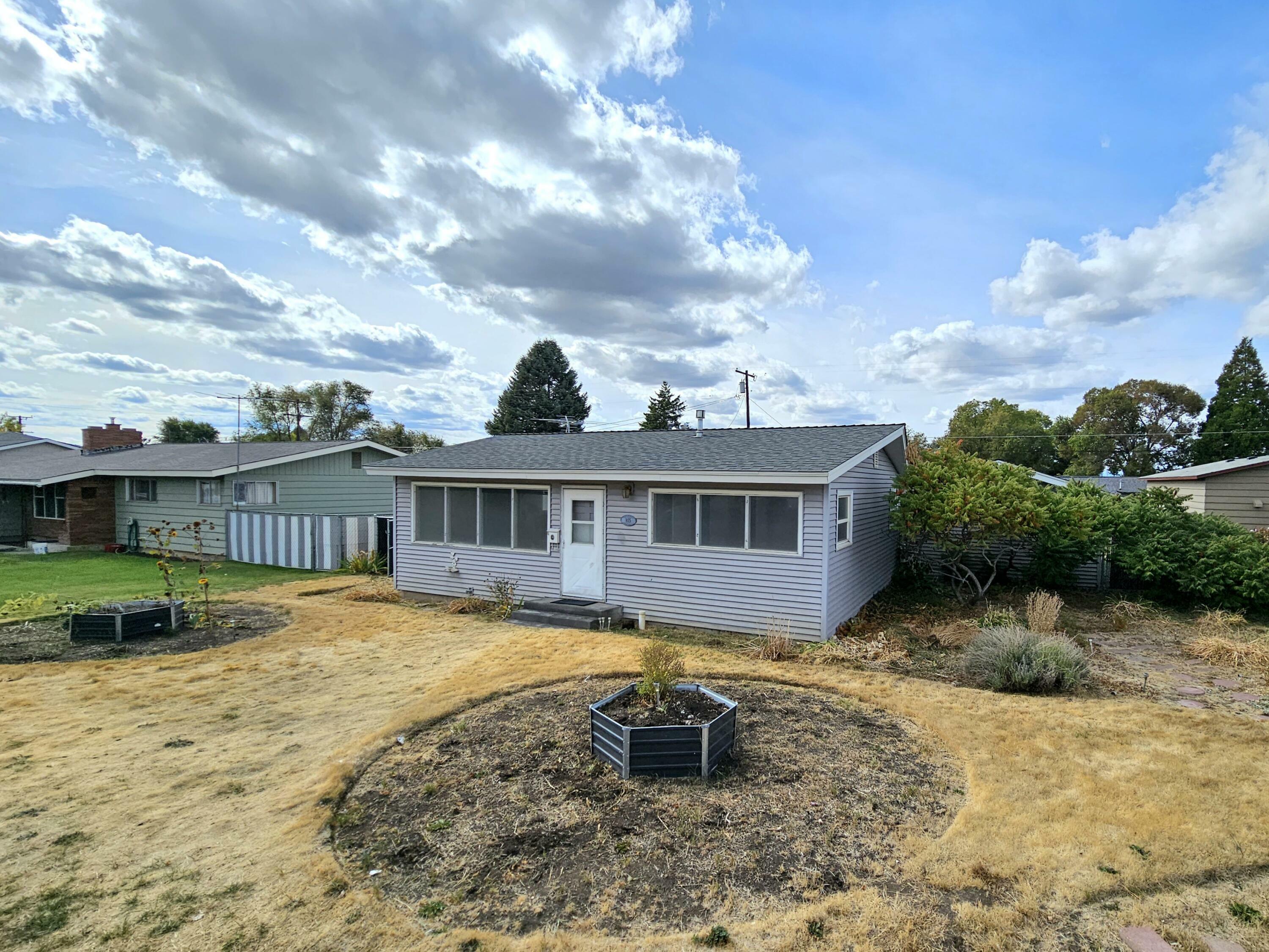 Property Photo:  925 SW 12th Street  OR 97756 