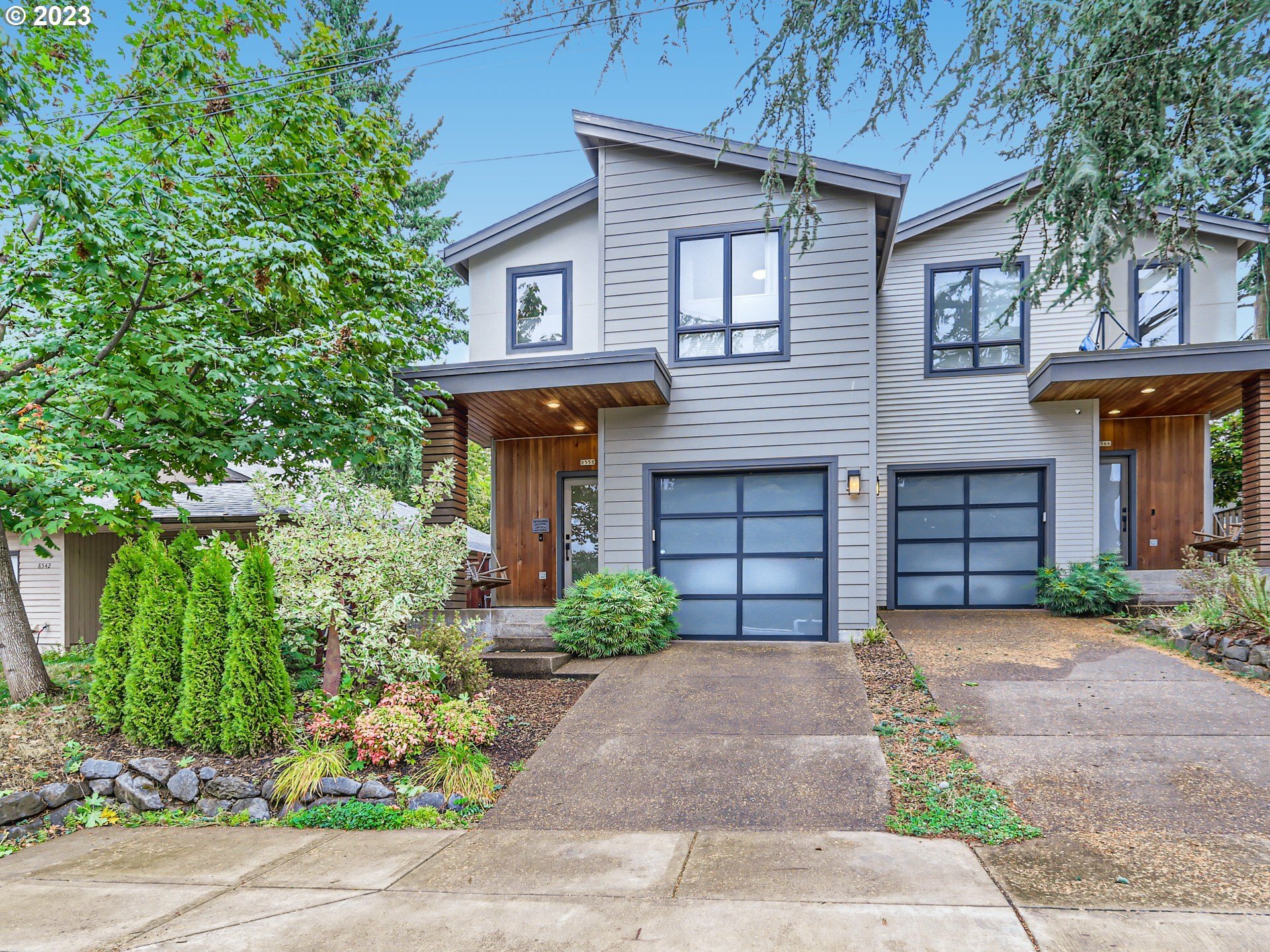 8558 SW 20th Ave  Portland OR 97219 photo