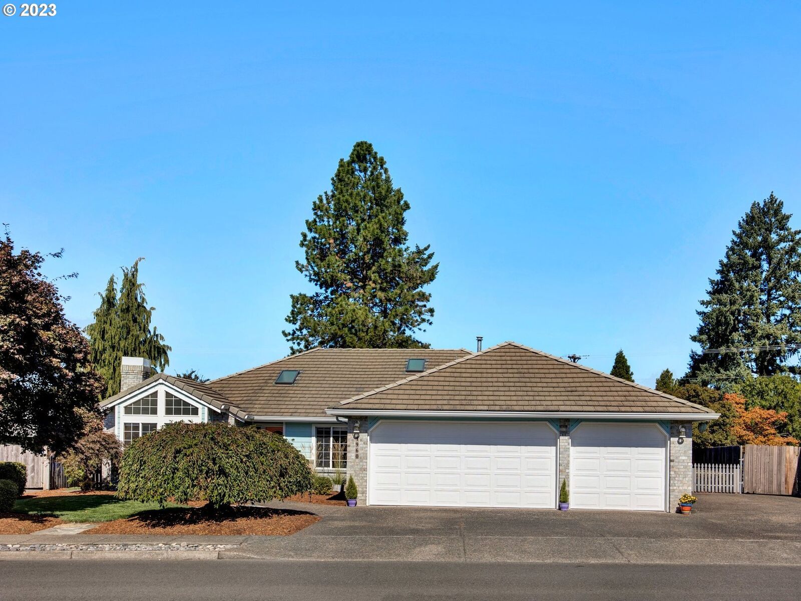 Property Photo:  1960 NE 21st Ave  OR 97013 