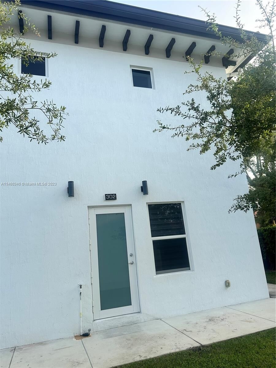Property Photo: 6420 SW 139th Avenue Rd 302 FL 33183
