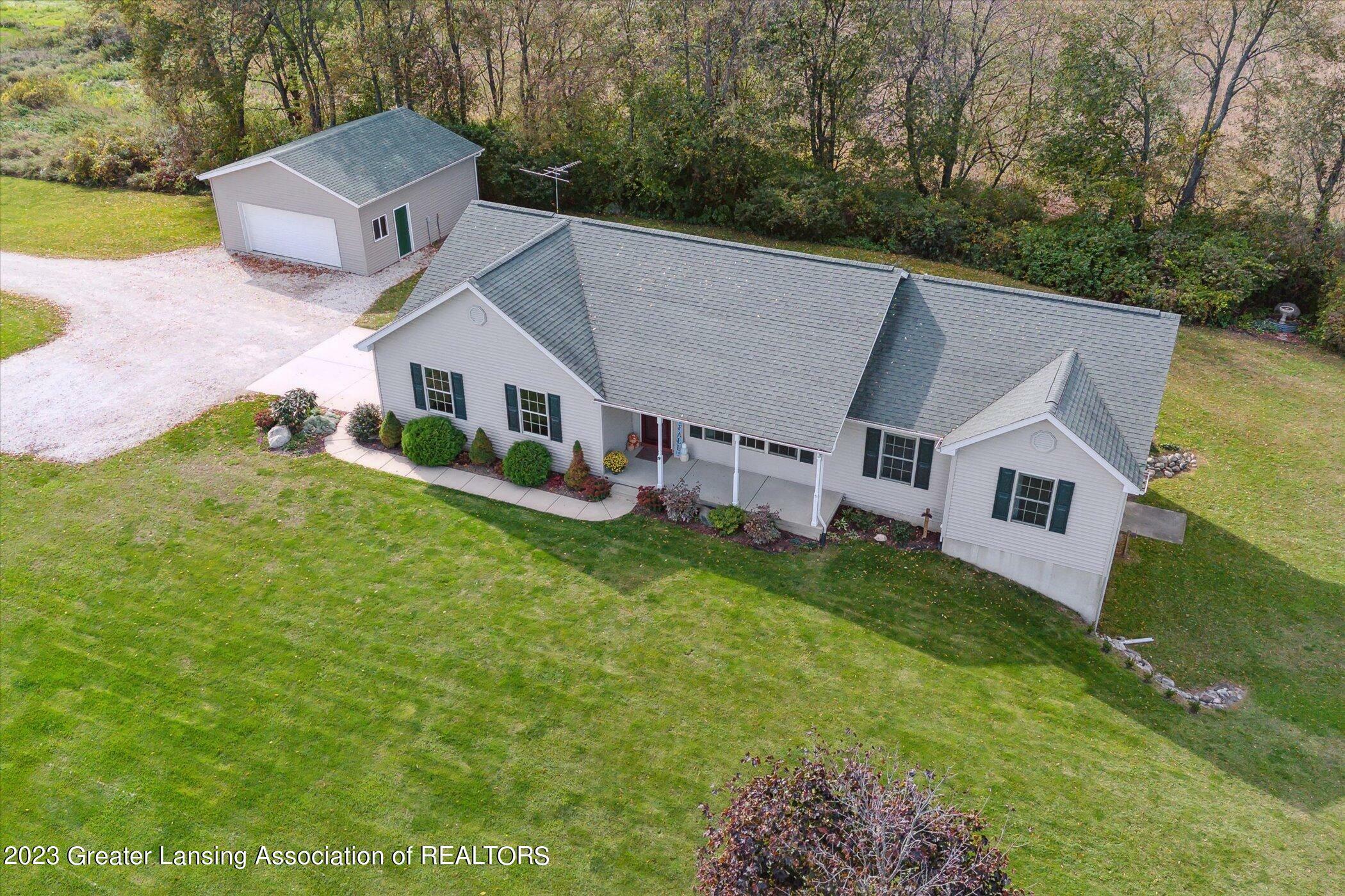 Property Photo: 922 Montels Way MI 48813