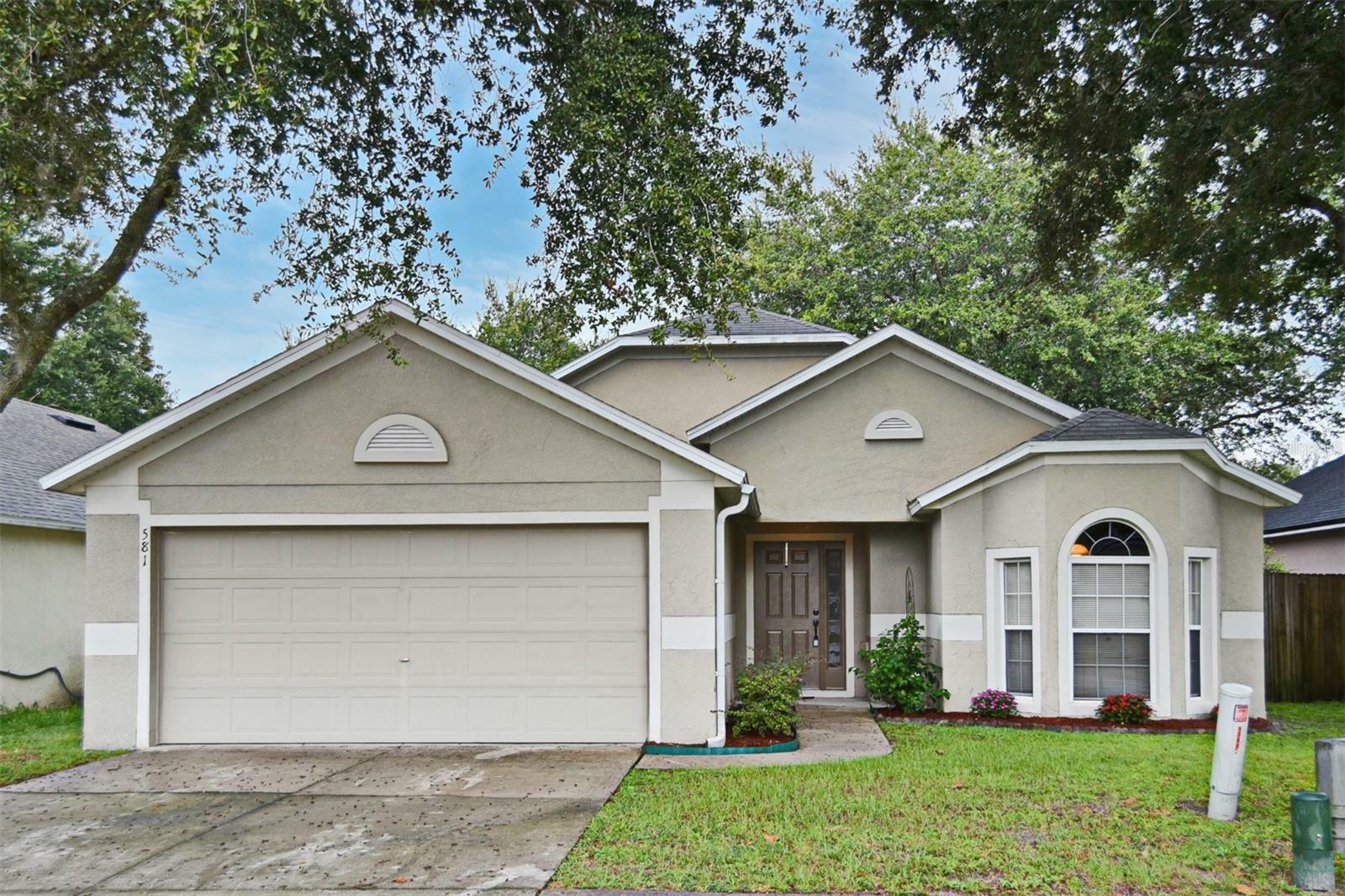 Property Photo:  581 Blue Water Avenue  FL 32763 