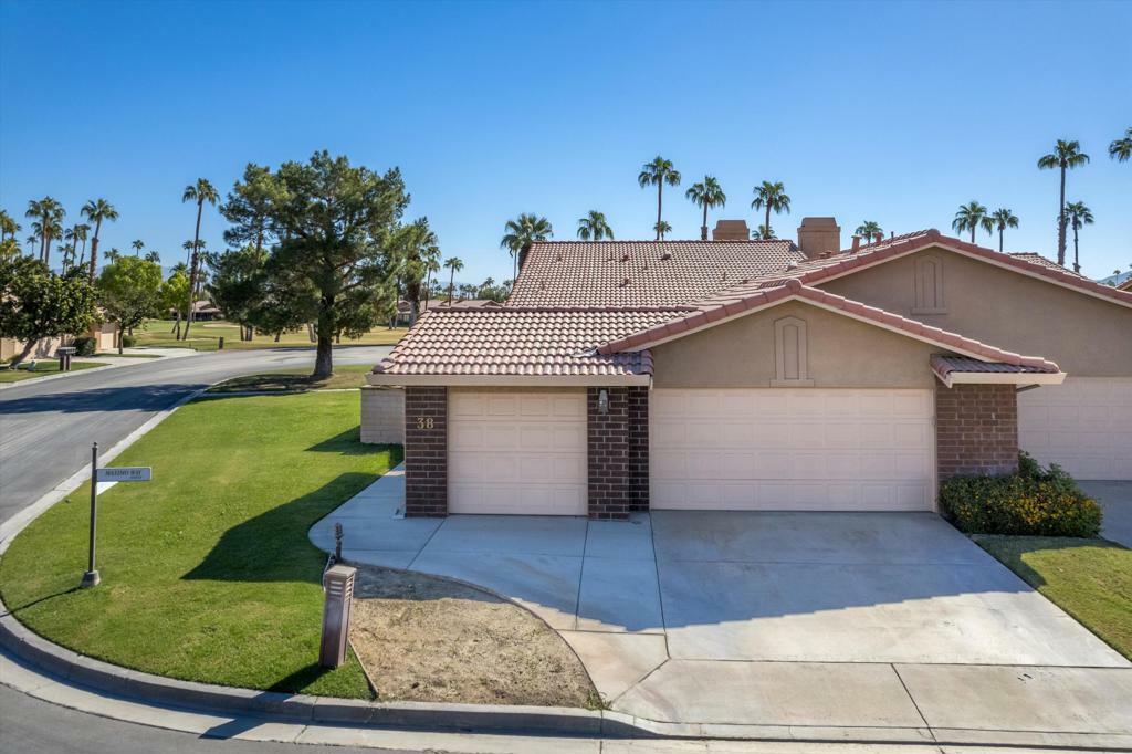 Property Photo: 38 Maximo Way CA 92260