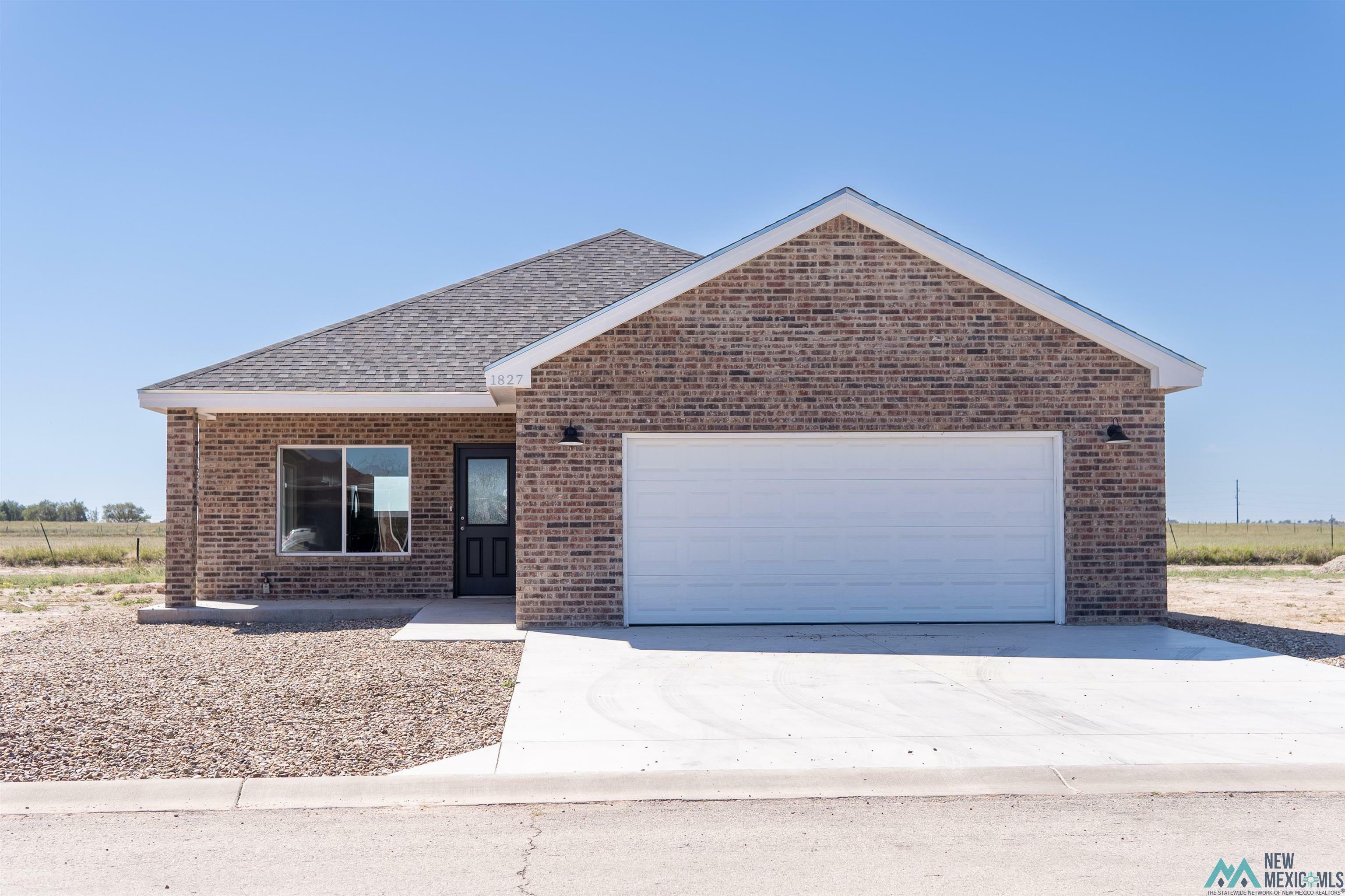Property Photo: 1827 Quail Wood Drive NM 88130