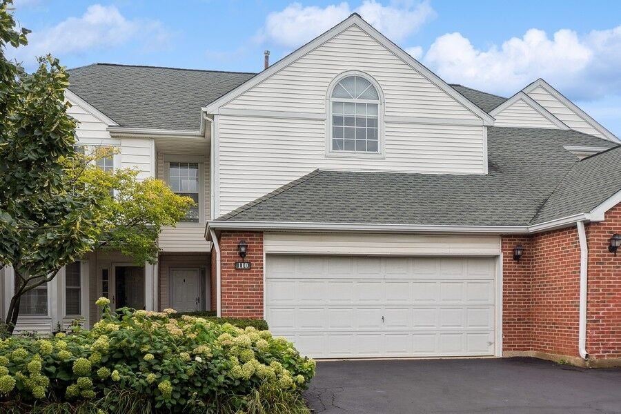 Property Photo: 110 Meadowbrook Lane IL 60044