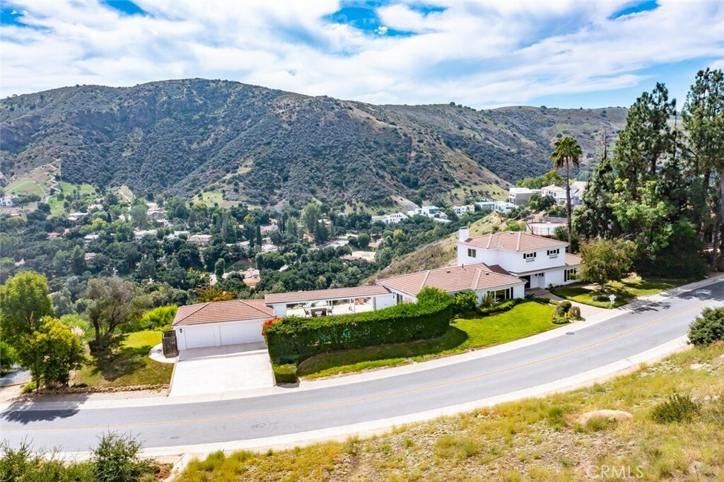 Property Photo:  30 Stagecoach Road  CA 91307 