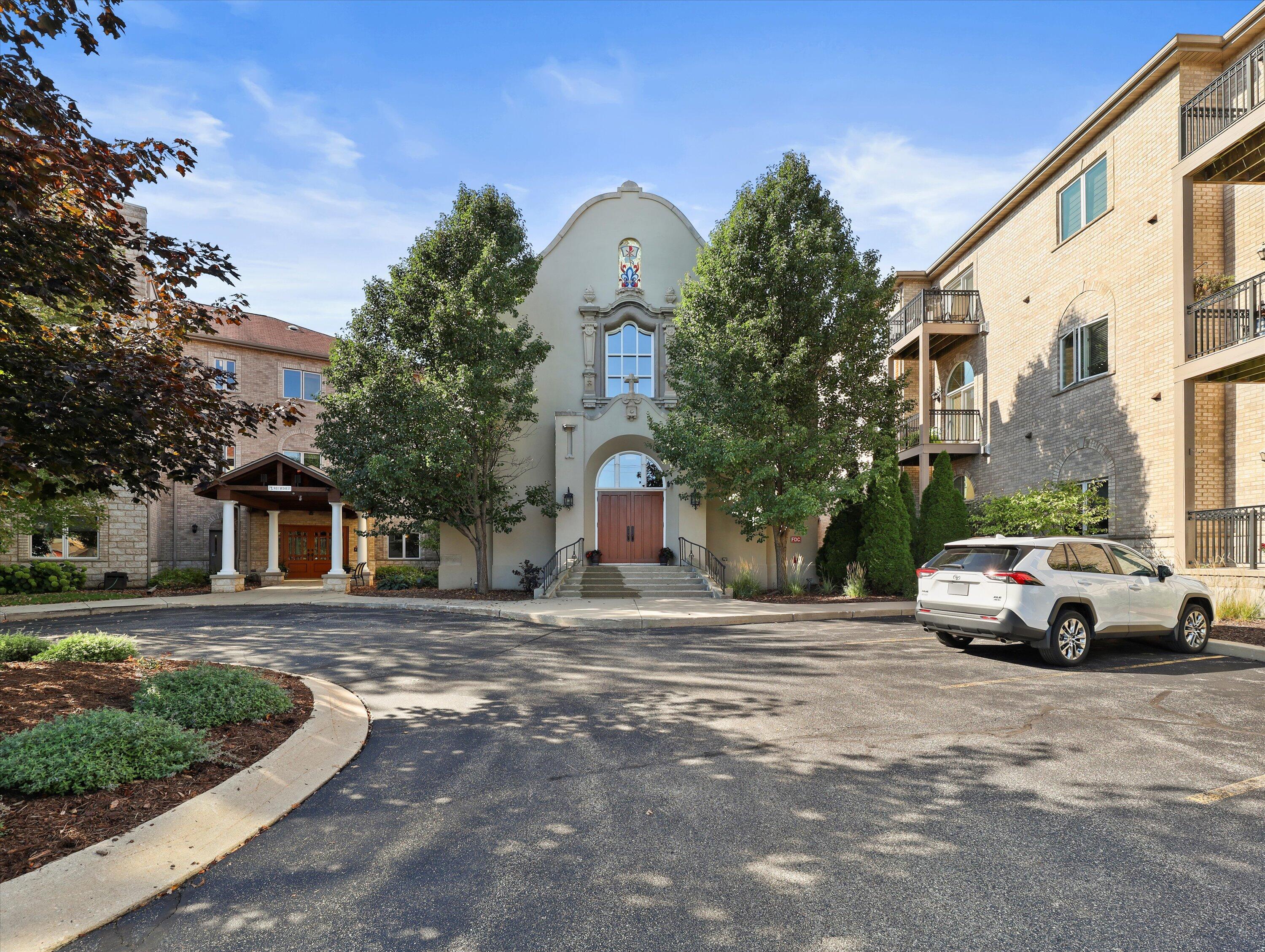 Property Photo: N51w34835 E Wisconsin Ave 206 WI 53069