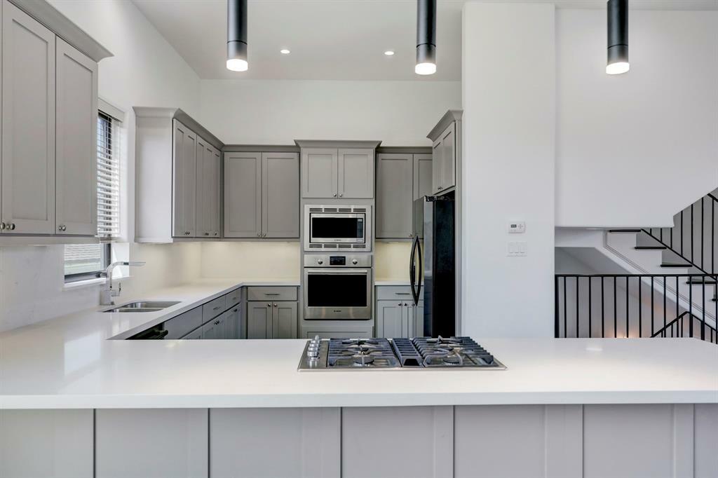 Property Photo:  1105 W 25th Street C  TX 77008 