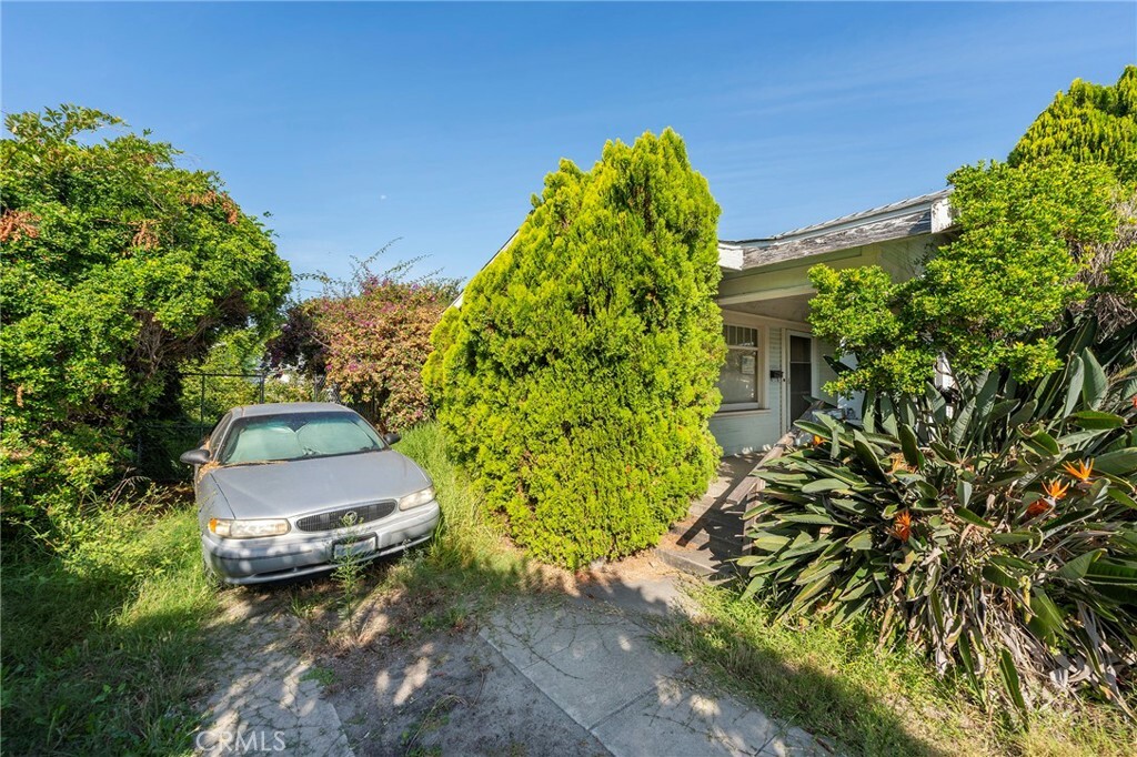 Property Photo:  14801 Newland Street  CA 92655 