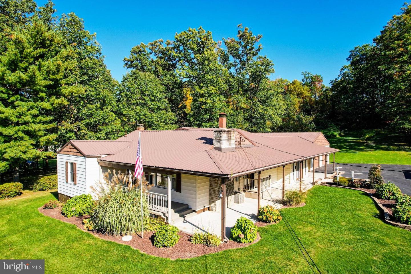 Property Photo: 678 Raystown Road PA 15537