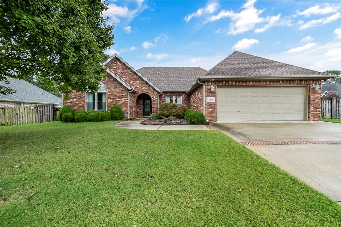 Property Photo:  3224 E Waterstone Drive  AR 72764 