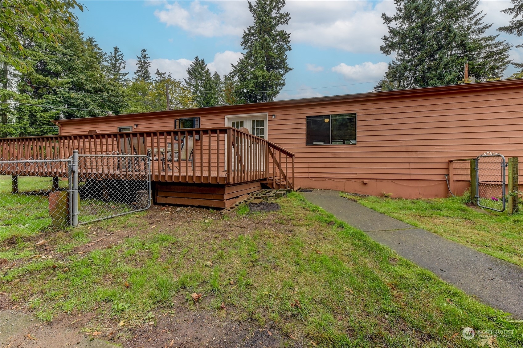 Property Photo: 1704 186th Avenue E WA 98391