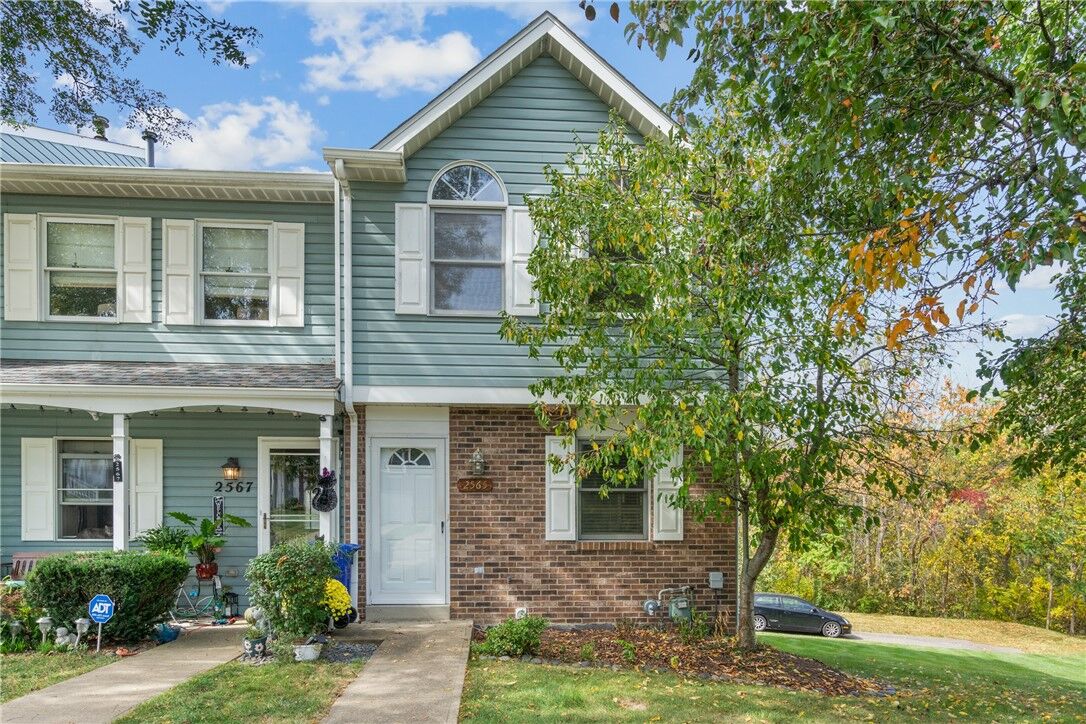 Property Photo: 2565 Hawthorne Dr PA 15071
