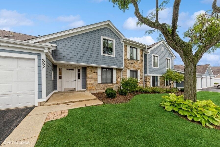 Property Photo: 367 Thornhill Court A2 IL 60193