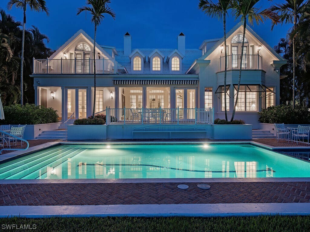 Property Photo: 1300 Spyglass Lane FL 34102
