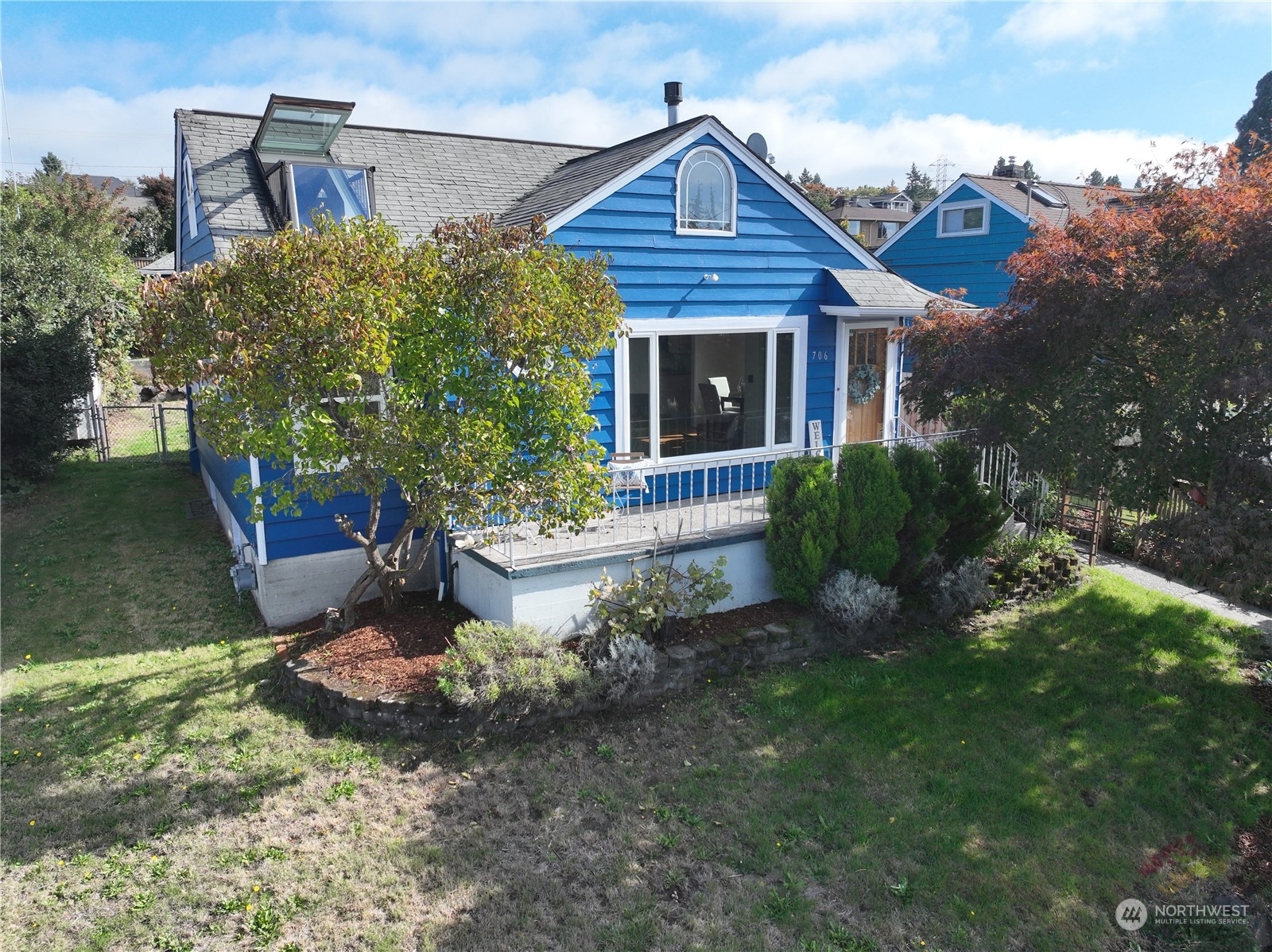 Property Photo:  706 Renton Avenue S  WA 98057 