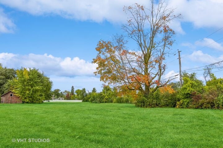 Property Photo:  1826 N Farnsworth Avenue  IL 60505 