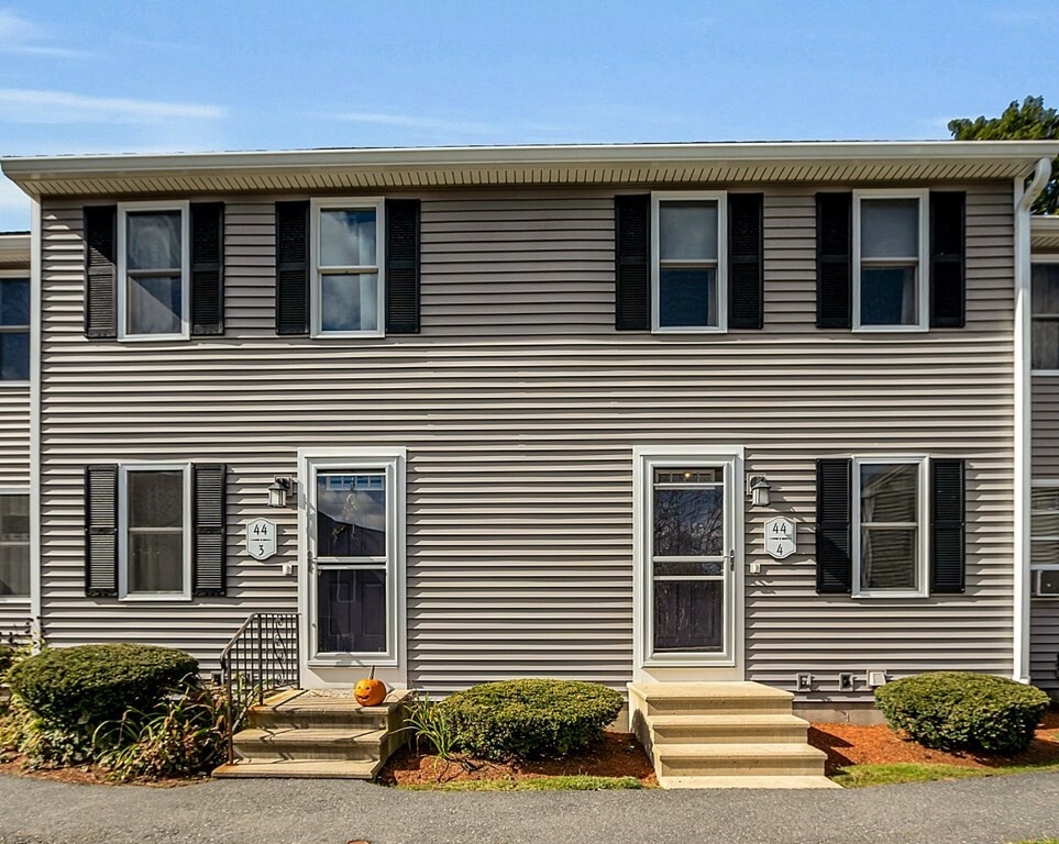 Property Photo: 44 Olde Colonial Dr 4 MA 01440