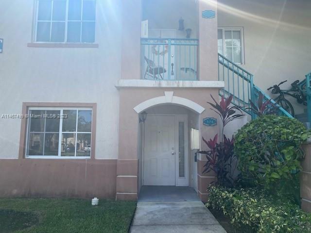 Property Photo:  1300 SE 29th St 104-43  FL 33035 