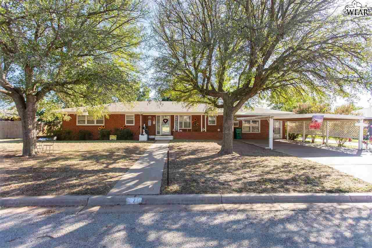 Property Photo:  320 W Highland Avenue  TX 76360 