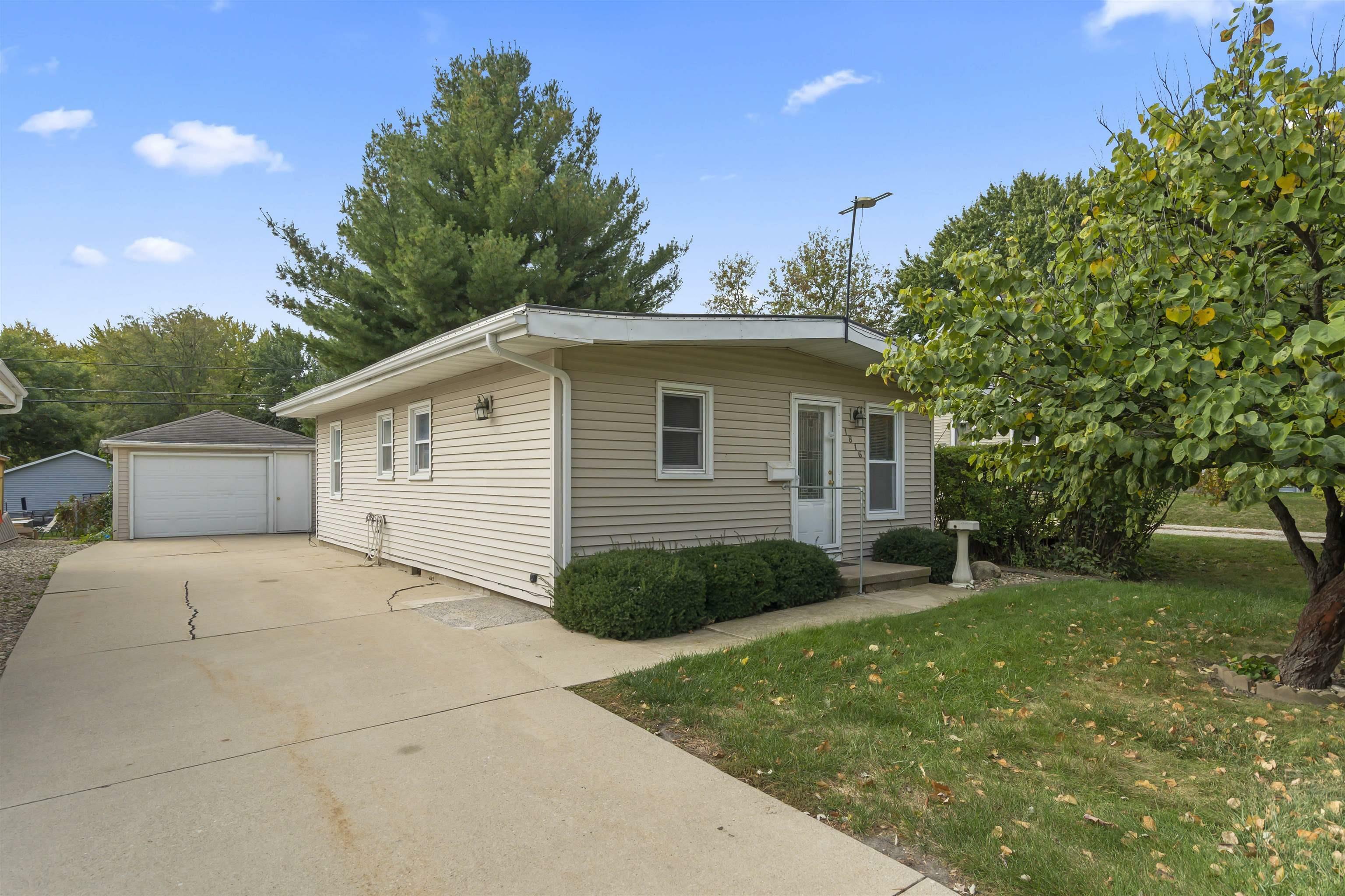 1816 Locke Avenue  Waterloo IA 50702 photo