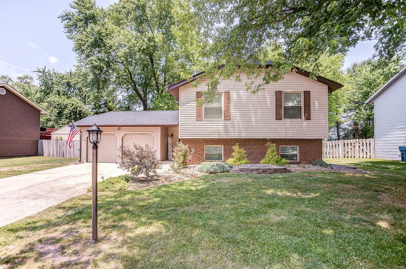 Property Photo:  904 Carla Drive  IL 62294 