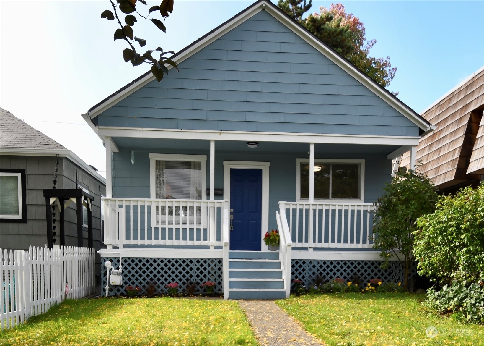 Property Photo:  3210 Oakes Avenue  WA 98201 