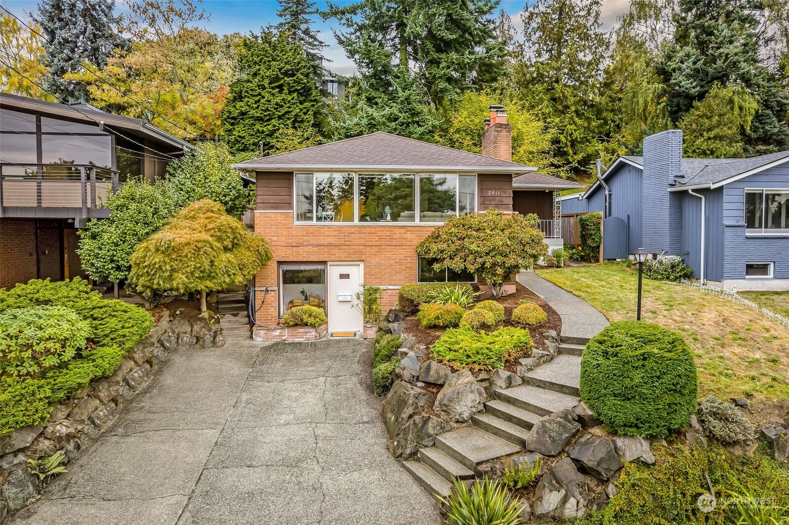 Property Photo:  2911 25th Avenue W  WA 98199 