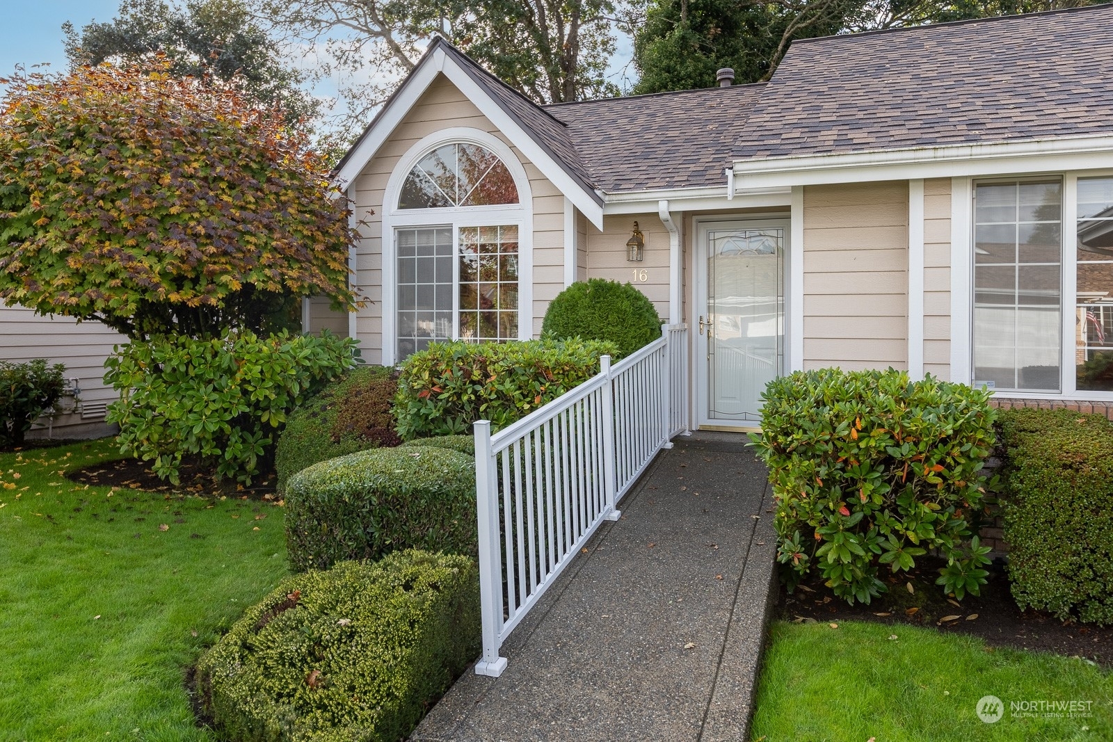 Property Photo:  16 Lakewood Oaks Drive SW  WA 98499 