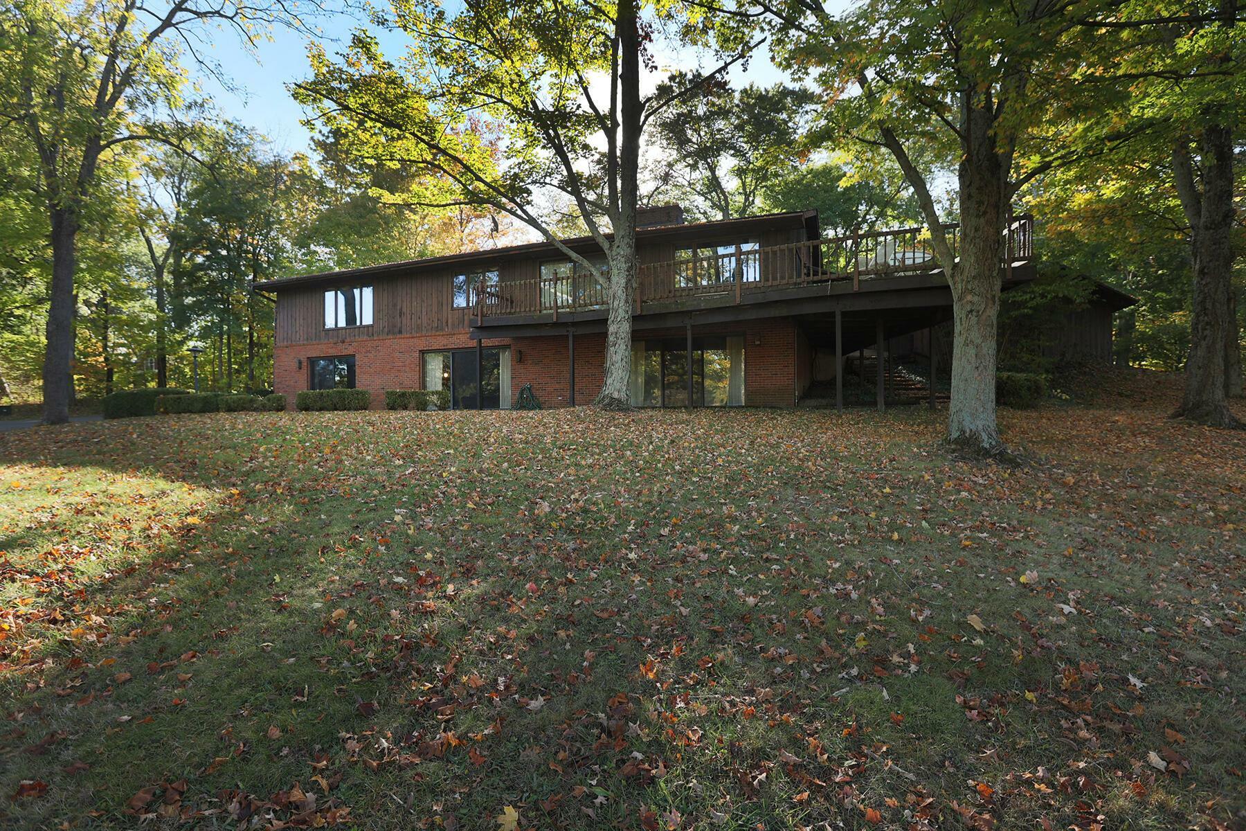 Property Photo: 7130 Worthington Road OH 43082