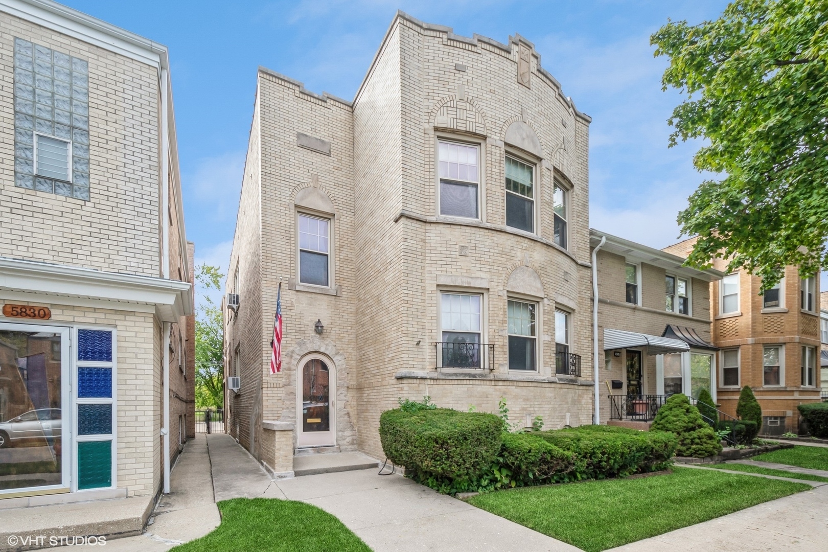 Property Photo:  5832 N Virginia Avenue  IL 60659 