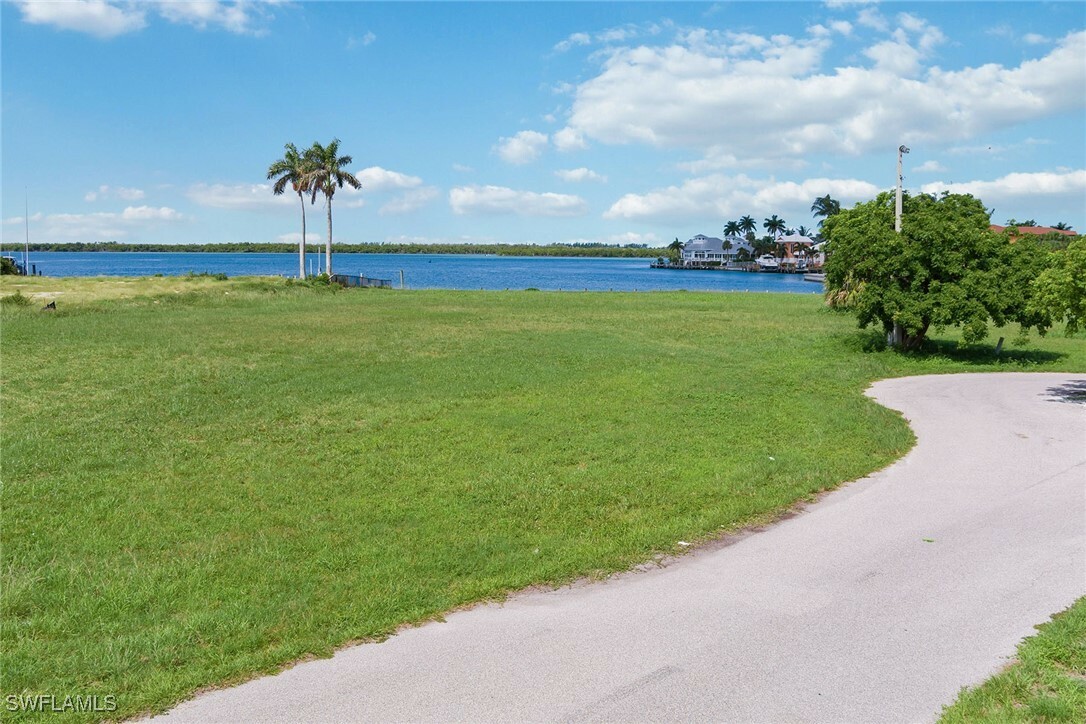Property Photo: 1781 Osceola Court FL 34145