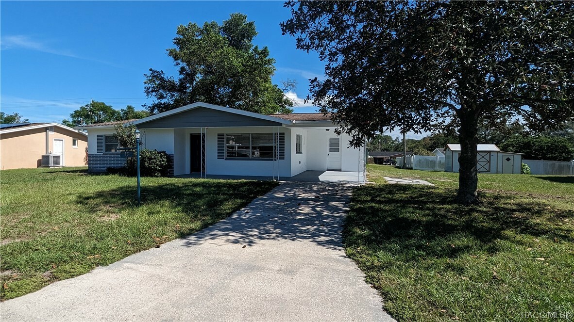 Property Photo:  53 S Davis Street  FL 34465 