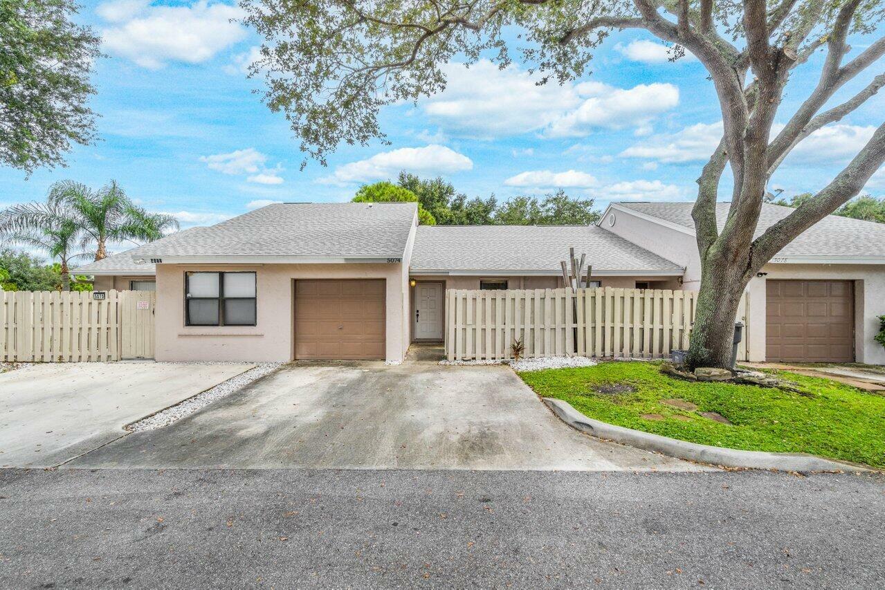 Property Photo: 5074 Glencove Lane FL 33415