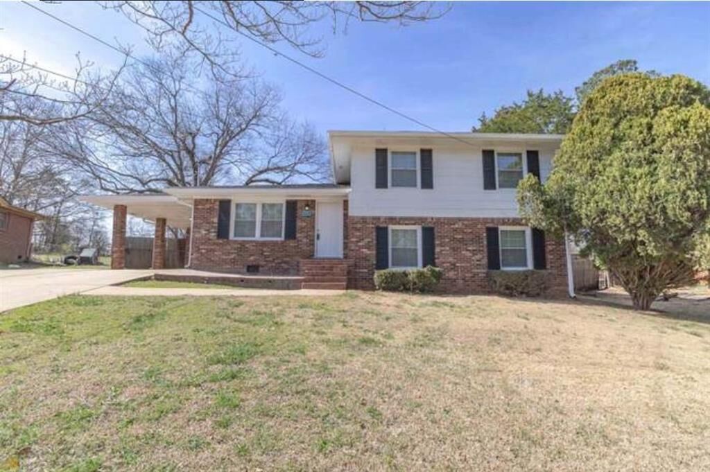 Property Photo:  1827 Hallmark Drive  GA 30223 