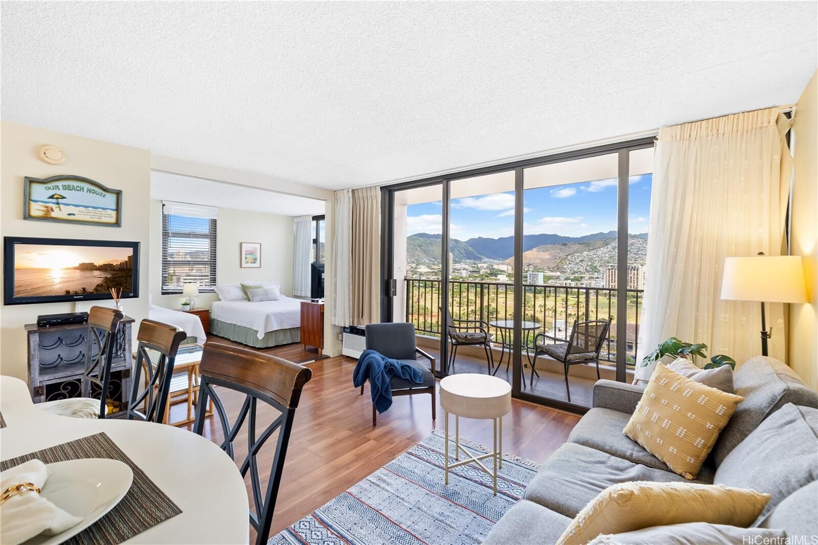 Property Photo:  201 Ohua Avenue 2601  HI 96815 