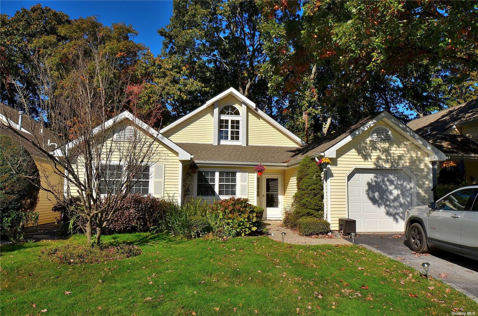 Property Photo:  36 Saddlebrook Court 36  NY 11953 