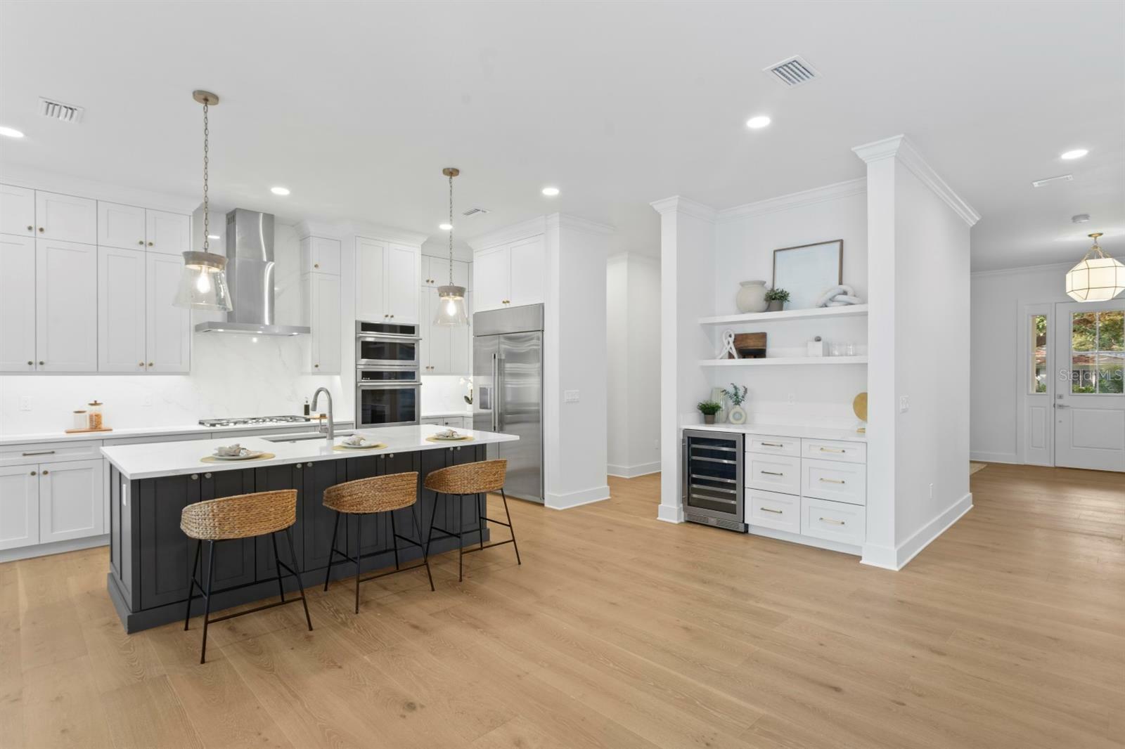 Property Photo: 4005 W San Rafael Street FL 33629