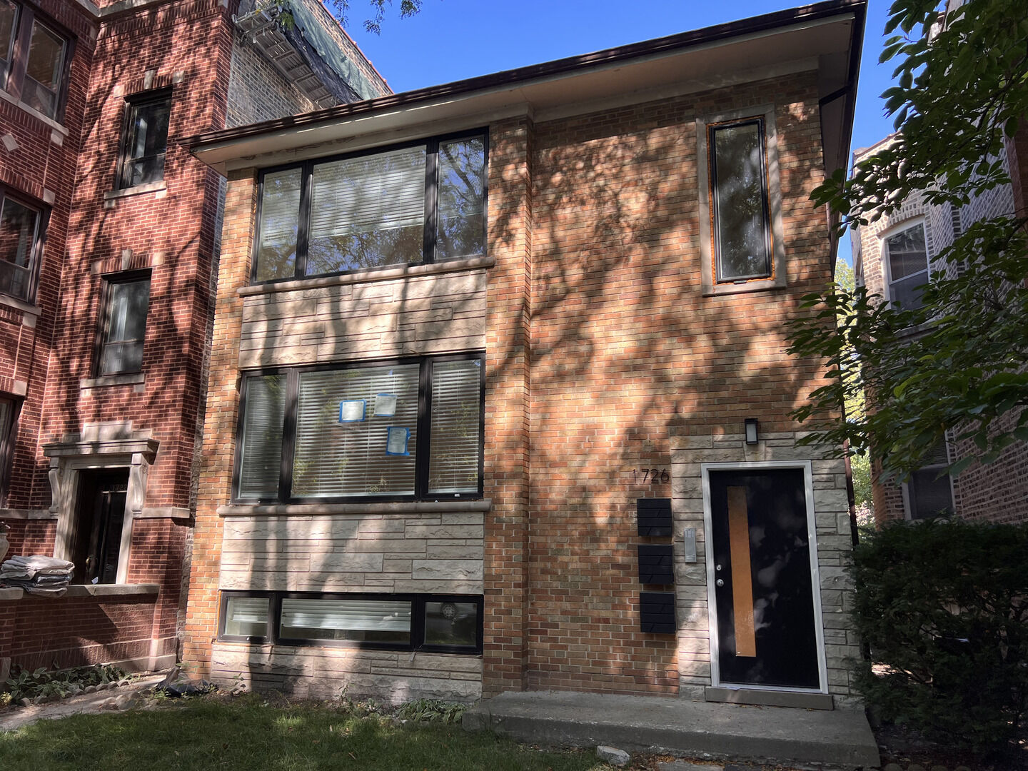 Property Photo: 1726 W Catalpa Avenue G IL 60660