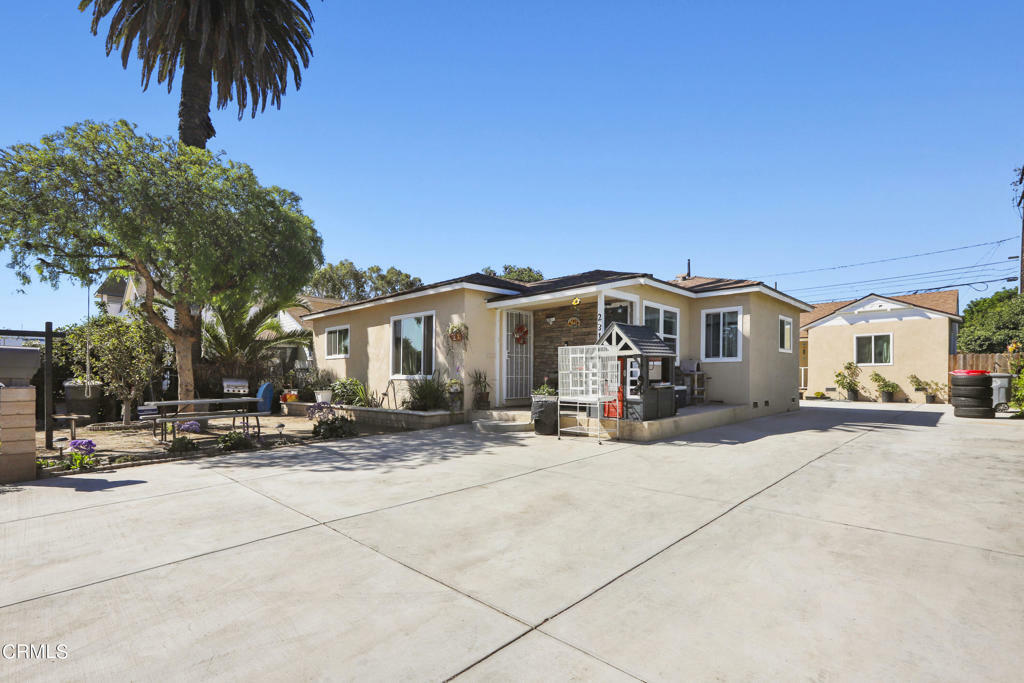 Property Photo:  231 S S Roosevelt Avenue  CA 93030 