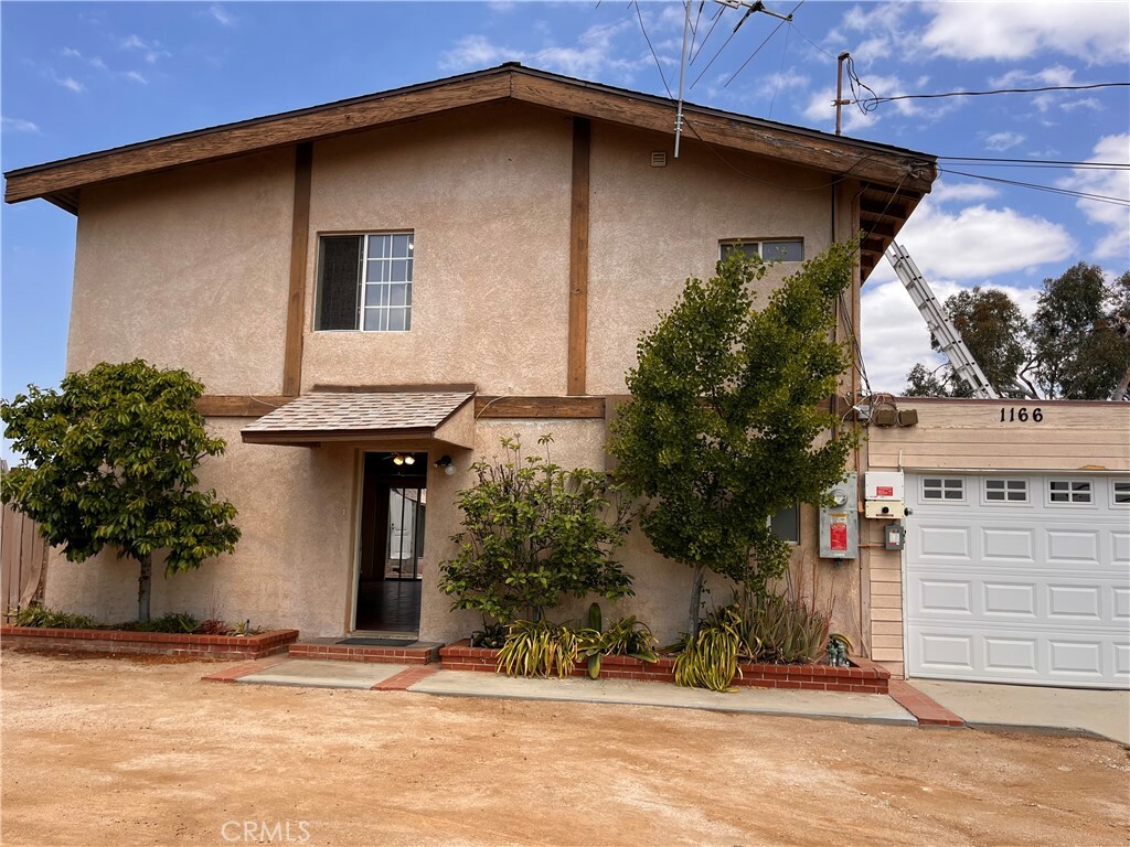 Property Photo:  1166 W San Jacinto Avenue  CA 92570 