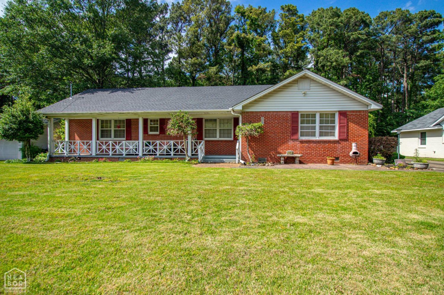 Property Photo:  1014 Neville Street  AR 72401 